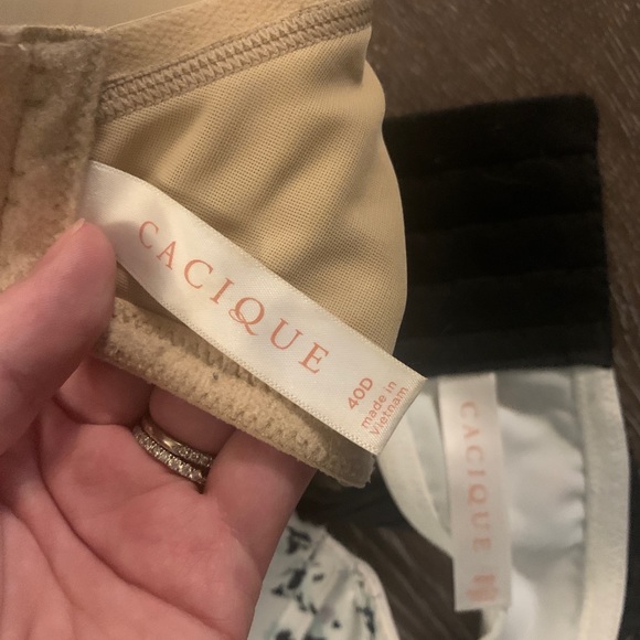 Bras - Picture 2 of 3